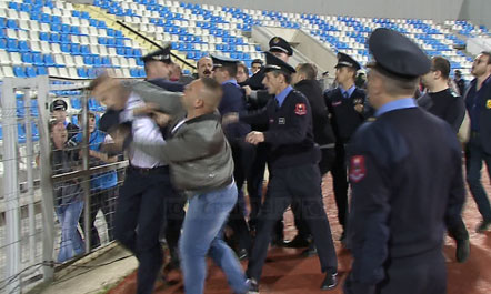 Dhuna në derbi, Tirana dënohet me 8 ndeshje pa tifozë